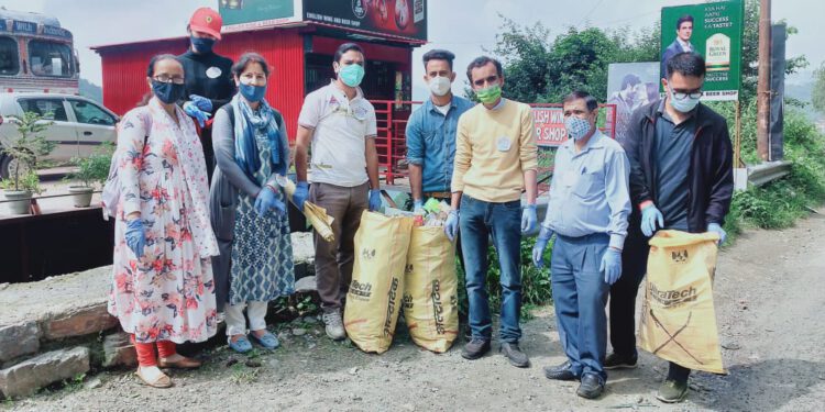 राज्य प्रदूषण बोर्ड ने चलाया स्वच्छता अभियान … शिमला के 250 स्वयंसेवकों ने लिया भाग
