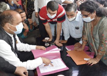 मुख्यमंत्री ने लोगों से कोविड-19 टीकाकरण अभियान में भाग लेने का आग्रह किया