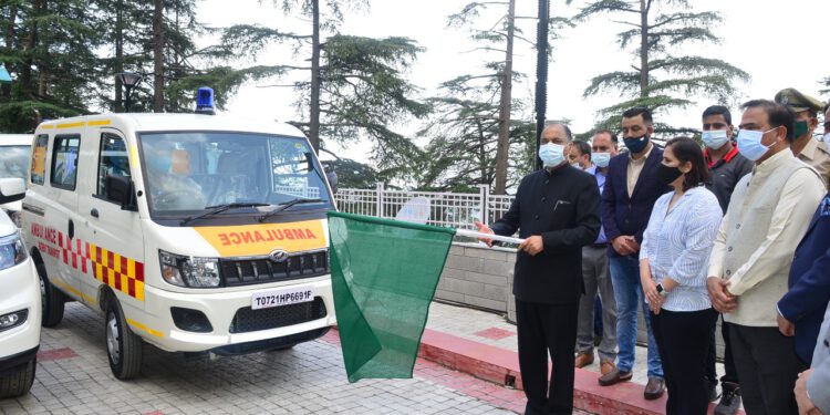 जय राम ठाकुर ने 5 ऑक्सीजन एंबुलेंस को रवाना किया