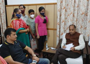 कोविड-19 के कारण माता-पिता खोने वाले बच्चों का सहारा बने मुख्यमंत्री जय राम ठाकुर