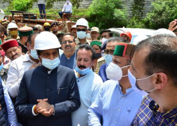 मुख्यमंत्री ने न्यूगलसरी पहुंचकर राहत एवं बचाव कार्यों का जायजा लिया