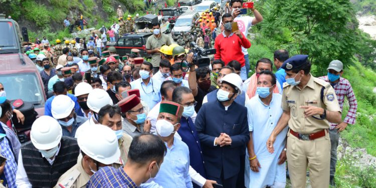 मुख्यमंत्री जय राम ठाकुर पहुंचे निगुलसेरी भूस्खलन स्थल पर, मौके का लिया जायजा। दिए आवश्यक दिशा निर्देश..