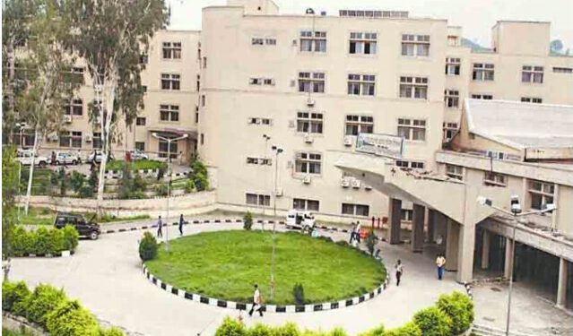 टांडा हॉस्पिटल@  नवजात बच्चे की मौत पर परिजनों का  हंगामा…….