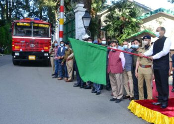 मुख्यमंत्री ने 17 अग्निशमन वाहनों को रवाना किया