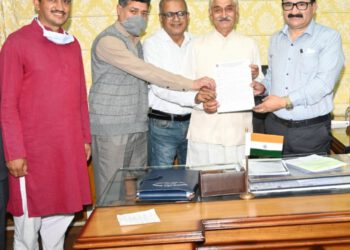 योग स्कूल, कॉलेज में पाठ्यक्रम में शामिल होगा: शिक्षा मंत्री