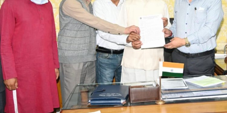 योग स्कूल, कॉलेज में पाठ्यक्रम में शामिल होगा: शिक्षा मंत्री