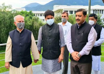 पूर्व मुख्यमंत्री शांता कुमार ने दिया अनुराग ठाकुर को आशीर्वाद