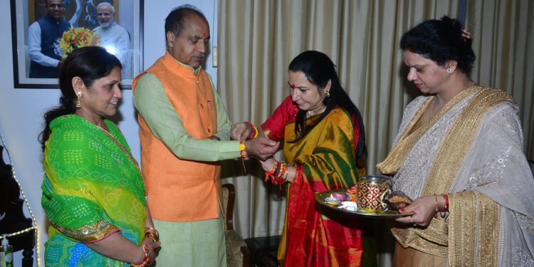 विभिन्न समुदाय व महिला मोर्चा की सदस्यों ने मुख्यमंत्री की कलाई पर बांधी राखी