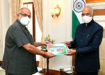 खन्ना ने राष्ट्रपति को ‘ इनीशेटिव ‘ व ‘ आई एम ए कोरोना सरवाइवर ‘ पुस्तकें की भेंट