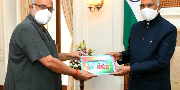 खन्ना ने राष्ट्रपति को ‘ इनीशेटिव ‘ व ‘ आई एम ए कोरोना सरवाइवर ‘ पुस्तकें की भेंट