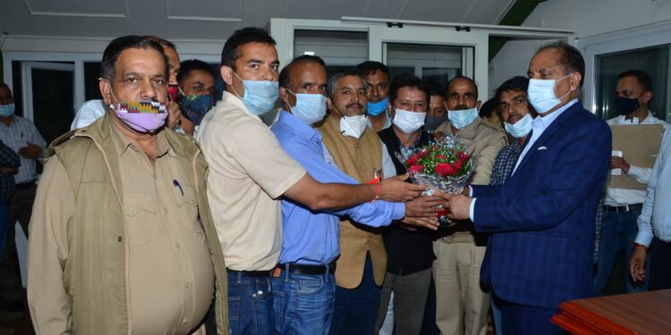 कर्मचारी संगठन की कार्यकारिणी ने मुख्यमंत्री से भेंट की