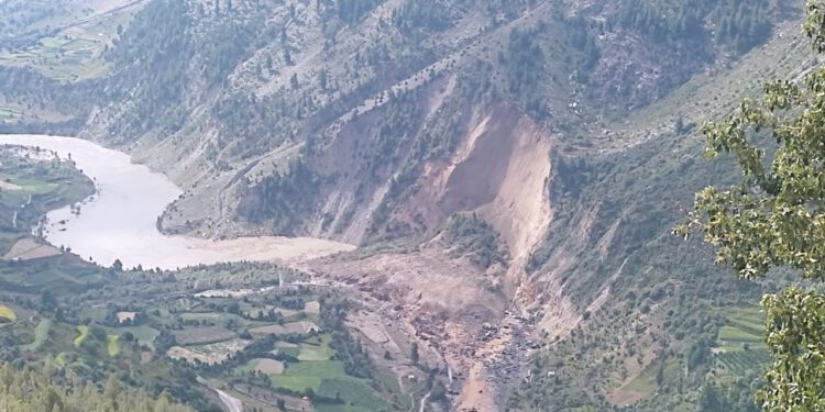 लाहौल स्पिति में भूस्खलन चंद्रभागा नदी में बनी झील, चार मकान व 30 बिघा भूमि बही ….. मुख्यमंत्री ने जिला लाहौल-स्पीति में भूस्खलन की घटना पर चिन्ता व्यक्त की