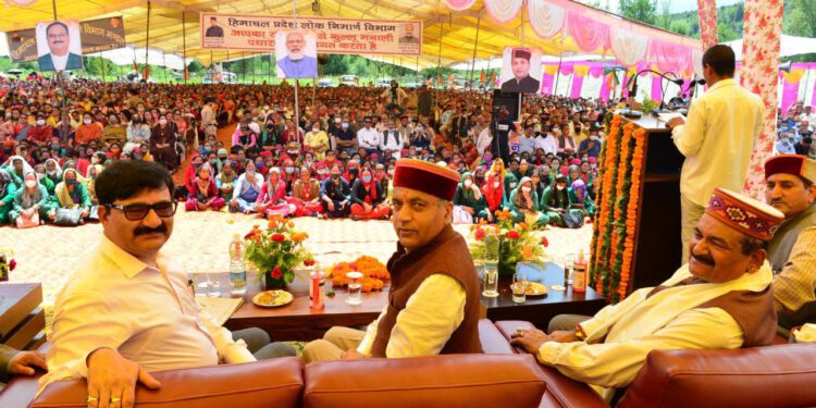 हिमाचल कोविड महामारी के लिए टीकाकरण की पहली खुराक के शत-प्रतिशत कवरेज के लक्ष्य को प्राप्त करने की ओर अग्रसर : जय राम ठाकुर