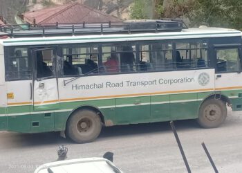 निगुलसरी के पास आज फिर से पत्थर गिरने से परिवहन निगम की बस में सवार दो लोगों को आई चोटें …..भूस्खलन के तीसरे दिन शुक्रवार को मलबे से दो ओर शव निकाले