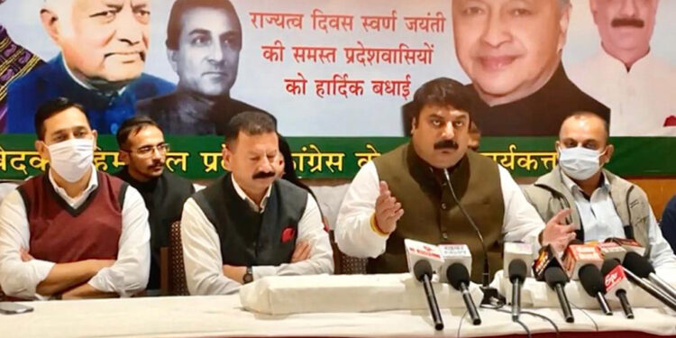 सेब सीजन जोरों पर, सरकार को नहीं बागवानों की परवाह : रजनीश किमटा …. लिंक रोड अवरुद्ध, बागवानों को हो रही परेशानी