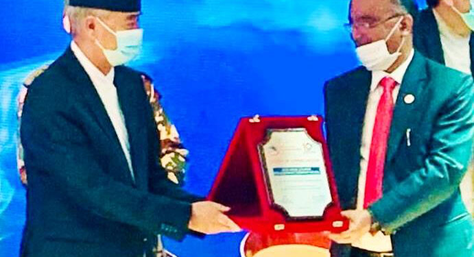 नेपाल सरकार ने एसजेवीएन के अध्यक्ष एवं प्रबंध निदेशक नन्द लाल शर्मा को किया सम्मानित