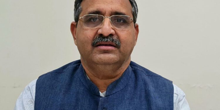 अनेक गुटों में विभाजित कांग्रेस, एक जुट भाजपा का मुकाबला नहीं कर सकती: रणधीर शर्मा