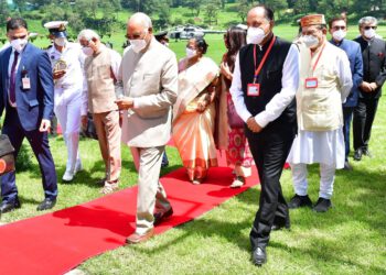 राष्ट्रपति का शिमला पहुंचने पर गरिमापूर्ण स्वागत