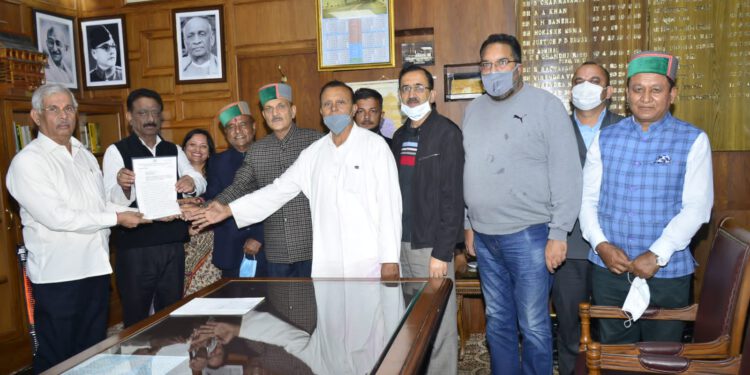 कुल्लू दम्पति हमले मामले में  कांग्रेस ने राज्यपाल को सौंपा ज्ञापन, की न्यायिक जांच की मांग