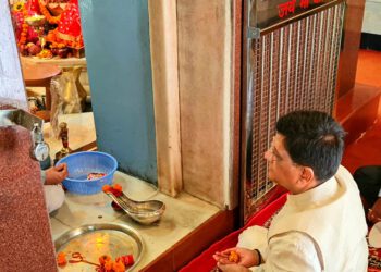 पीयूष गोयल ने कालीबाड़ी में टेका माथा, माँ का किया आशीर्वाद प्राप्त