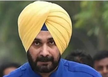 चन्नी को सी एम की कुर्सी पर बैठने के बाद पंजाब कांग्रेस अध्यक्ष पद से नवजोत सिंह सिद्धू ने दिया इस्तीफा