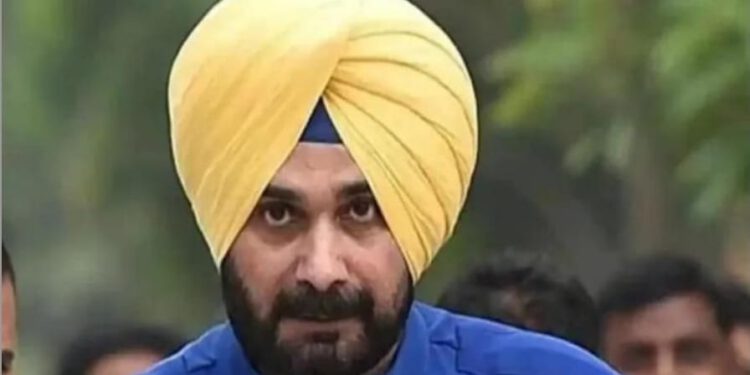 चन्नी को सी एम की कुर्सी पर बैठने के बाद पंजाब कांग्रेस अध्यक्ष पद से नवजोत सिंह सिद्धू ने दिया इस्तीफा