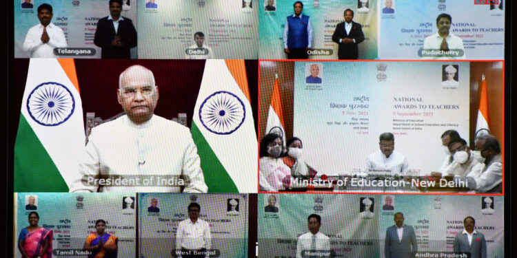 छात्रों की अंतर्निहित प्रतिभा के संयोजन की प्राथमिक जिम्मेदारी शिक्षकों की होती है; एक अच्छा शिक्षक व्यक्तित्व-निर्माता, समाज-निर्माता और राष्ट्र-निर्माता होता है: राष्ट्रपति कोविन्द