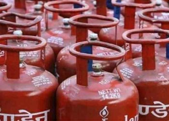 गैस सिलेंडर एक हजार के पार…