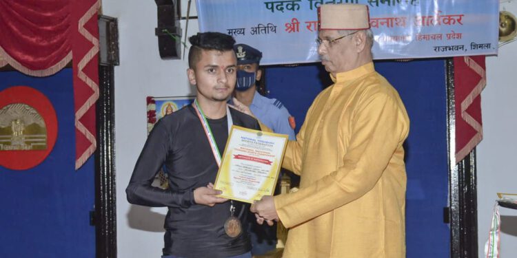 ठियोग का छोटा रामदेव कांस्य पदक से सम्मानित