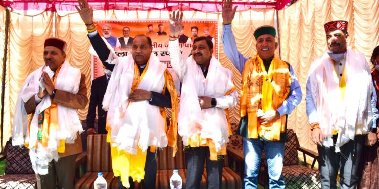 गरीब परिवार से निकलकर संघर्ष से यहां पहुंचे हैं ब्रिगेडियर: जयराम ठाकुर