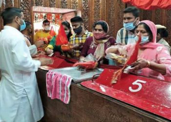 माता के चरणों में श्रद्धालुओं ने चढ़ाई 1240 ग्राम चाँदी