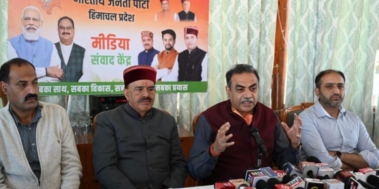 देश और प्रदेश कांग्रेस में नेतृत्व का दिवालियापन : टंडन