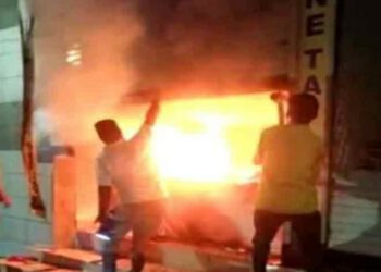 दुकान में भड़की आग, लाखों का नुक्सान