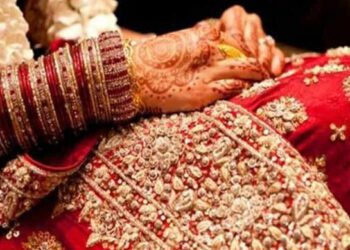 फिल्मी अंदाज में शौच करने गई दुल्हन हुई गायब, परिजनों के साथ आई थी बाबा के दरबार में