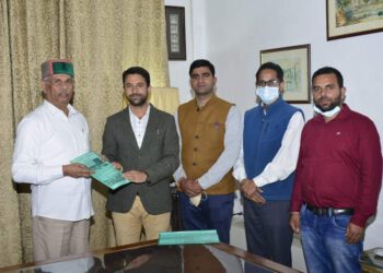 आर्यवर्त एजुकेशनल वेलफेयर एंड चैरिटेबल सोसायटी के प्रतिनिधिमंडल  ने की राज्यपाल  राजेंद्र विश्वनाथ अर्लेकर से भेंट