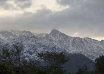 हिमाचल में रोहतांग समेत ऊंची चोटियों पर ताजा हिमपात, आज बारिश-अंधड़ का अलर्ट