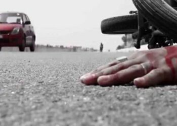 सड़क किनारे खड़े व्यक्ति को 32 फुट तक घसीटते हुए ले गया कार चालक, मौत……