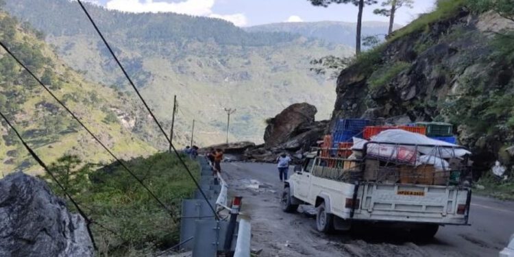 किन्नौर में फिर भूस्खलन, एनएच-5 हुआ अवरुद्ध