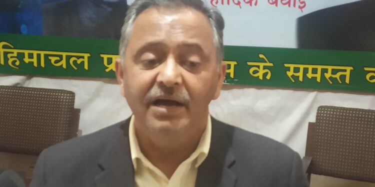 धड़ों में बंटी भाजपा को कांग्रेस फोबिया : नरेश चौहान