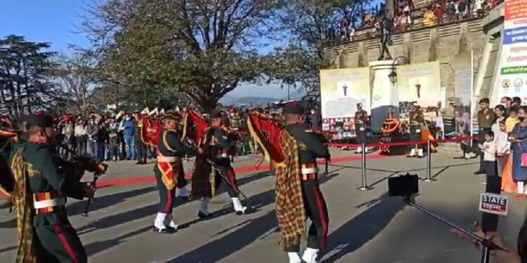 रिज पर 1972 लड़ाई के याद में सेना ने लगाई हथियारों की प्रदर्शनी, रखी मशाल, सेना।बैंड ने मोहा दर्शको का मन