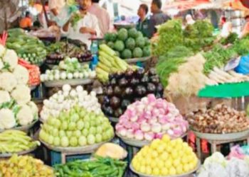 पेट्रोल-डीजल के साथ सब्जियों के दाम छू रहे आसमान,  रसोई का बिगड़ा जायका….