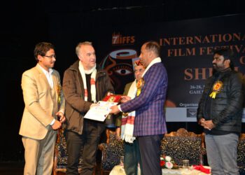 तीन दिवसीय इंटरनेशनल फ़िल्म फेस्टिवल ऑफ़ शिमला सम्पन्न, प्रदेश सरकार हिमाचल में फिल्म उद्योग को आकर्षित करने के लिए प्रयासरतः मुख्यमंत्री, विजेता फ़िल्म निर्देशक को किया सम्मानित
