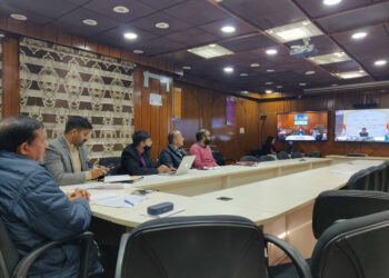 खाद की उपलब्धता पर केन्द्रीय मंत्री के साथ बैठक,  देश में खाद पर्याप्त मात्रा में उपलब्ध