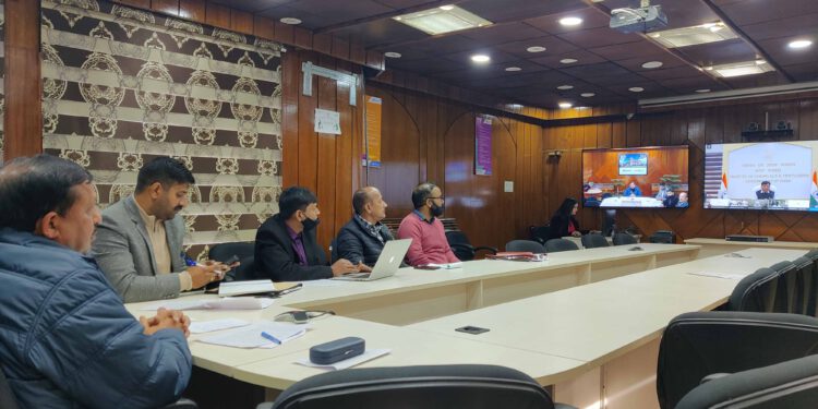 खाद की उपलब्धता पर केन्द्रीय मंत्री के साथ बैठक,  देश में खाद पर्याप्त मात्रा में उपलब्ध