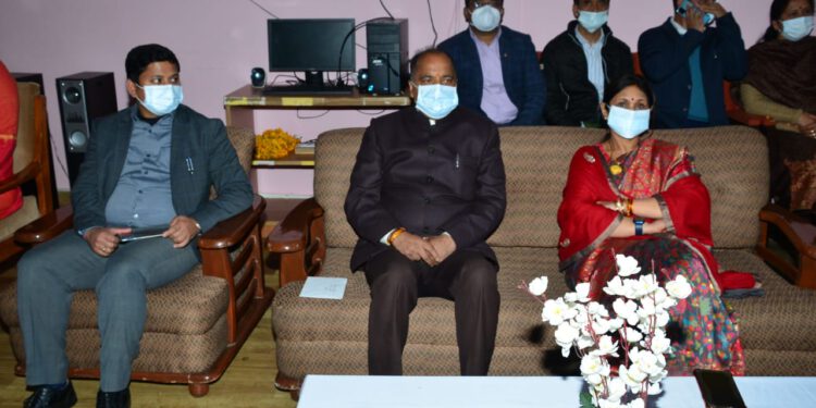 मुख्यमंत्री ने टुटीकंडी बालिका आश्रम का दौरा किया