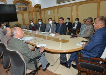 न्यायालयों में लम्बित मामलों को सुलझाने के लिए विभिन्न विभाग बेहतर समन्वय बनाएंः मुख्यमंत्री