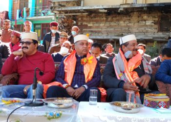 मुख्यमंत्री पैदल यात्रा कर पहुंचे मलाणा, प्रभावित परिवारों के जख्मों पर लगाया मरहम…..