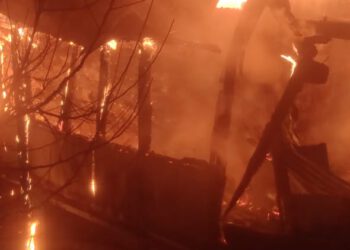 रोहड़ू (चिड़गाव) में दो मंजिला मकान में भीषण आग, जिंदा जला व्यक्ति