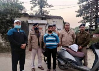 715 नशीले कैप्सूल और 300 गोलियों के साथ स्कूटी सवार गिरफ्तार…