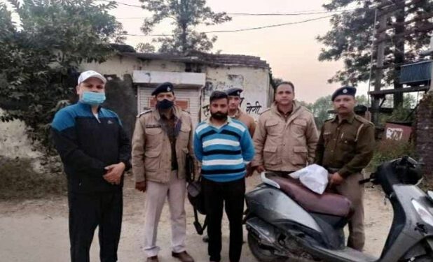 715 नशीले कैप्सूल और 300 गोलियों के साथ स्कूटी सवार गिरफ्तार…